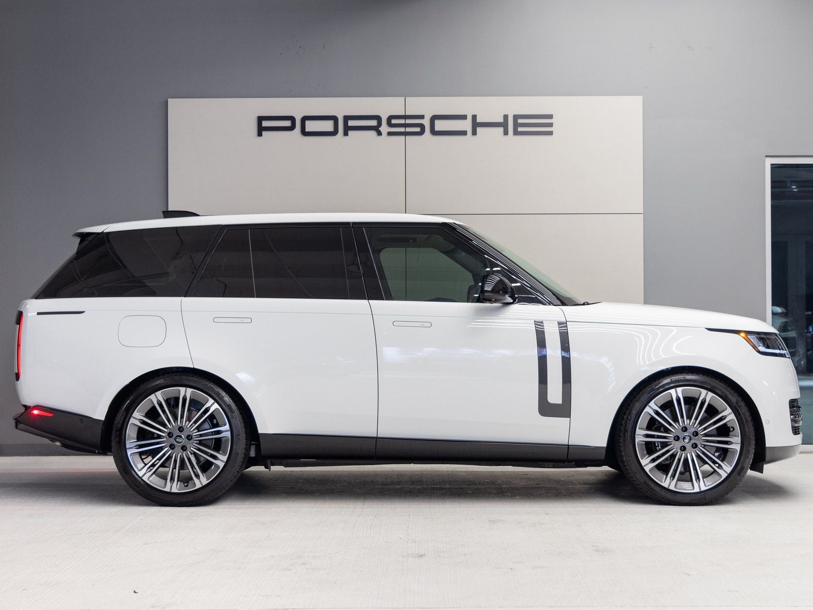 2025 Land Rover Range Rover SE