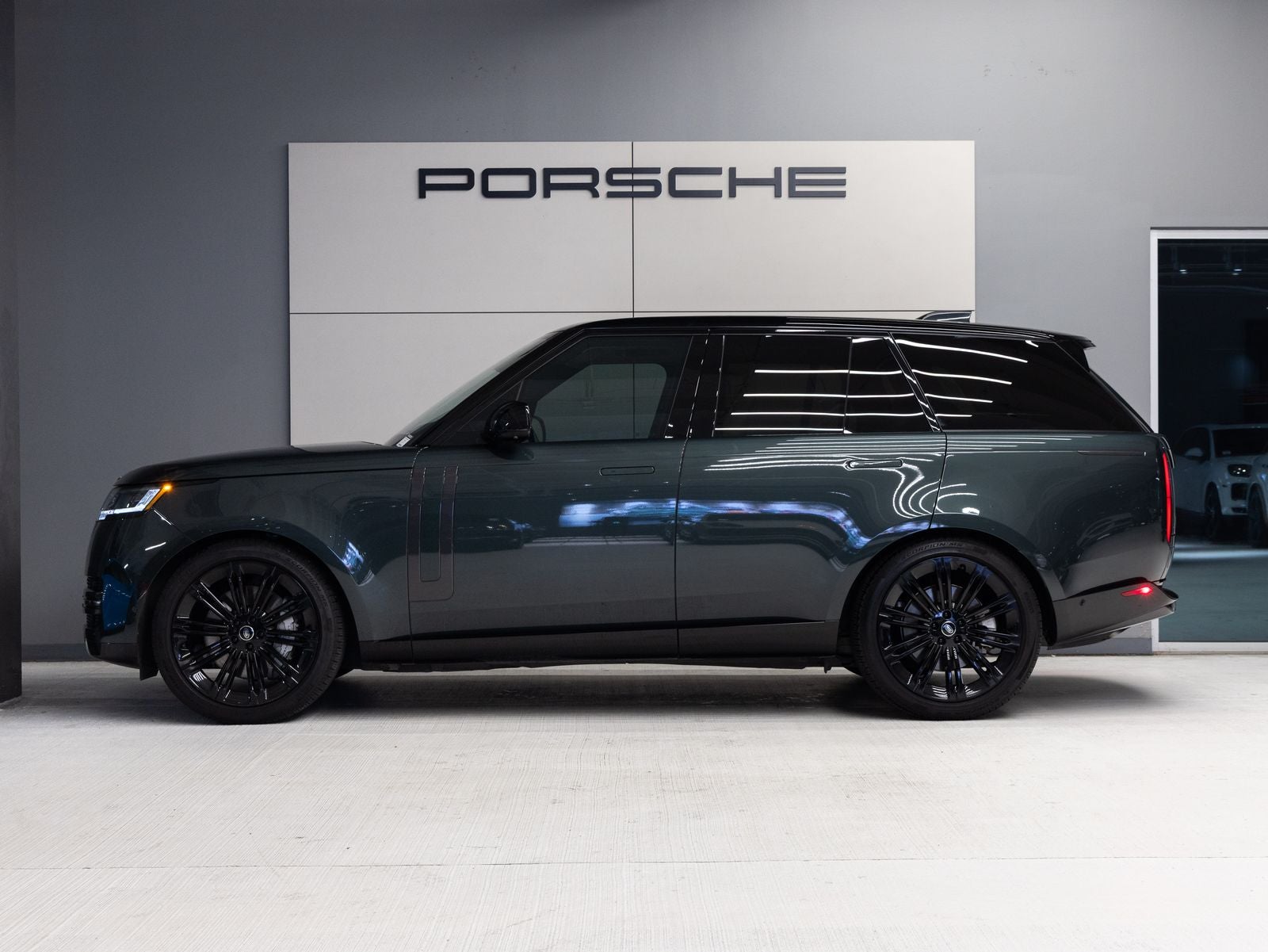 2025 Land Rover Range Rover SE