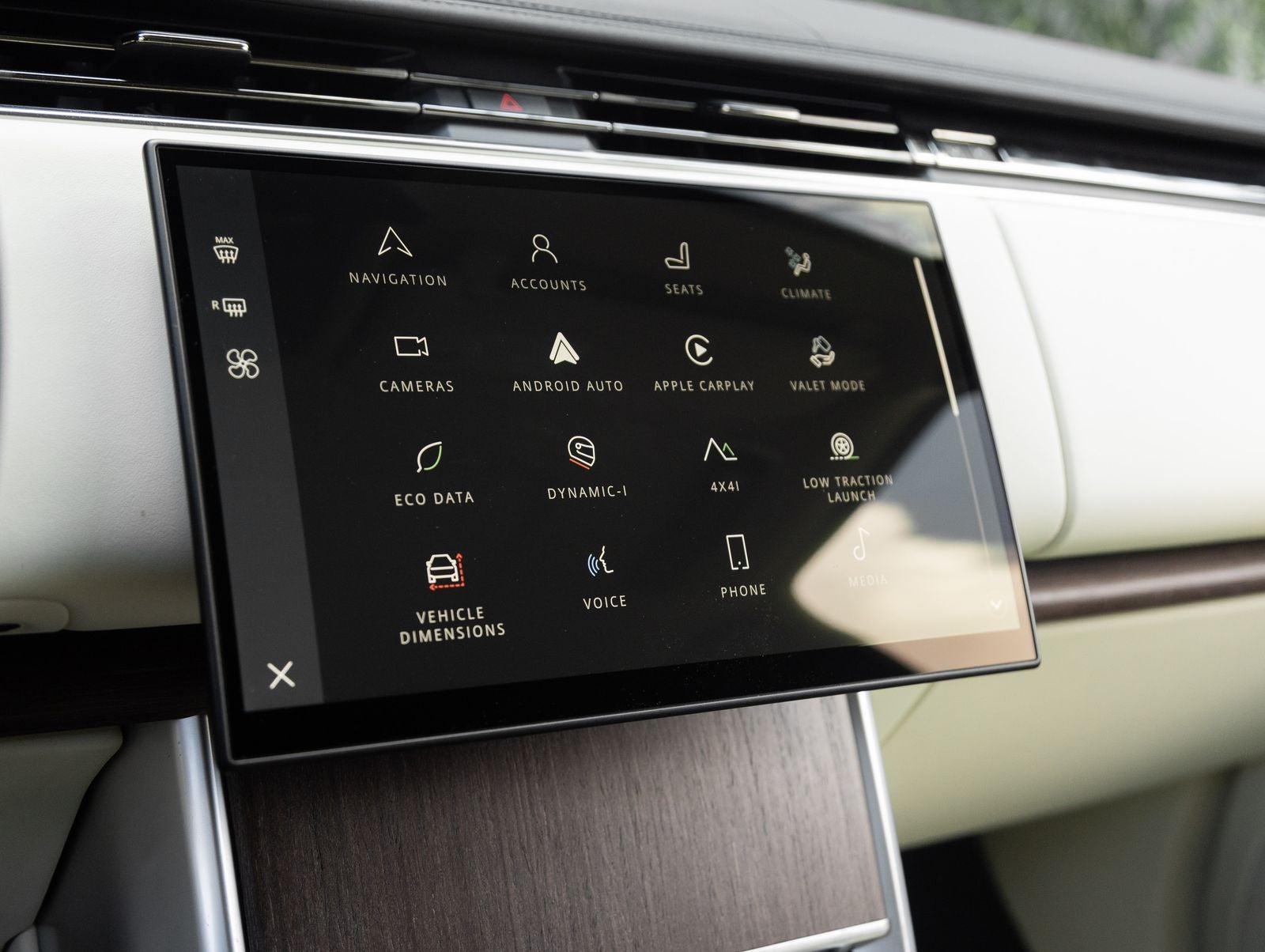 2025 Land Rover Range Rover SE