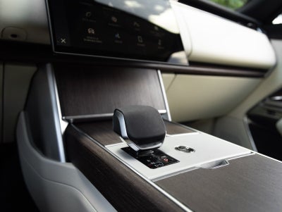 2025 Land Rover Range Rover SE