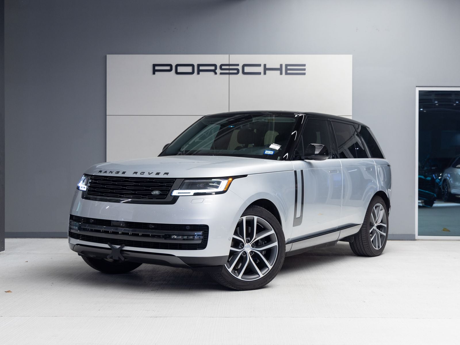2025 Land Rover Range Rover Plug-In Hybrid SE