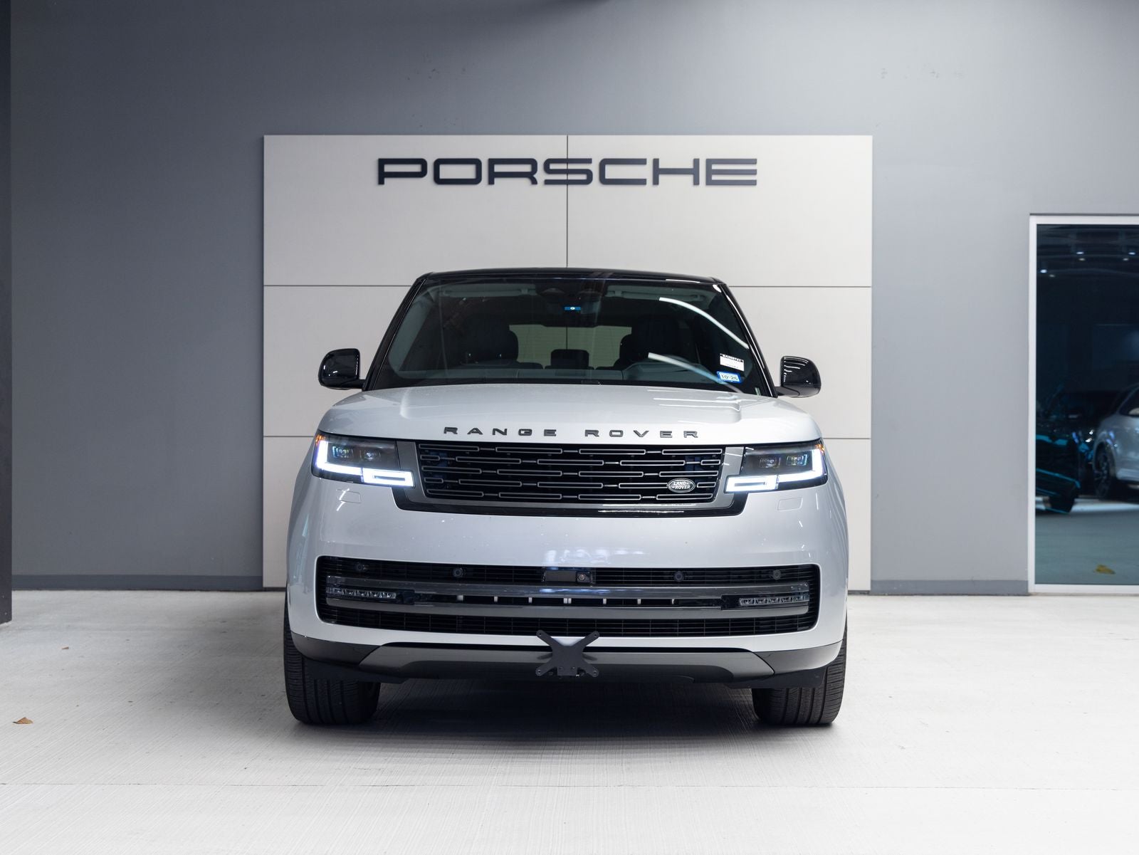 2025 Land Rover Range Rover Plug-In Hybrid SE