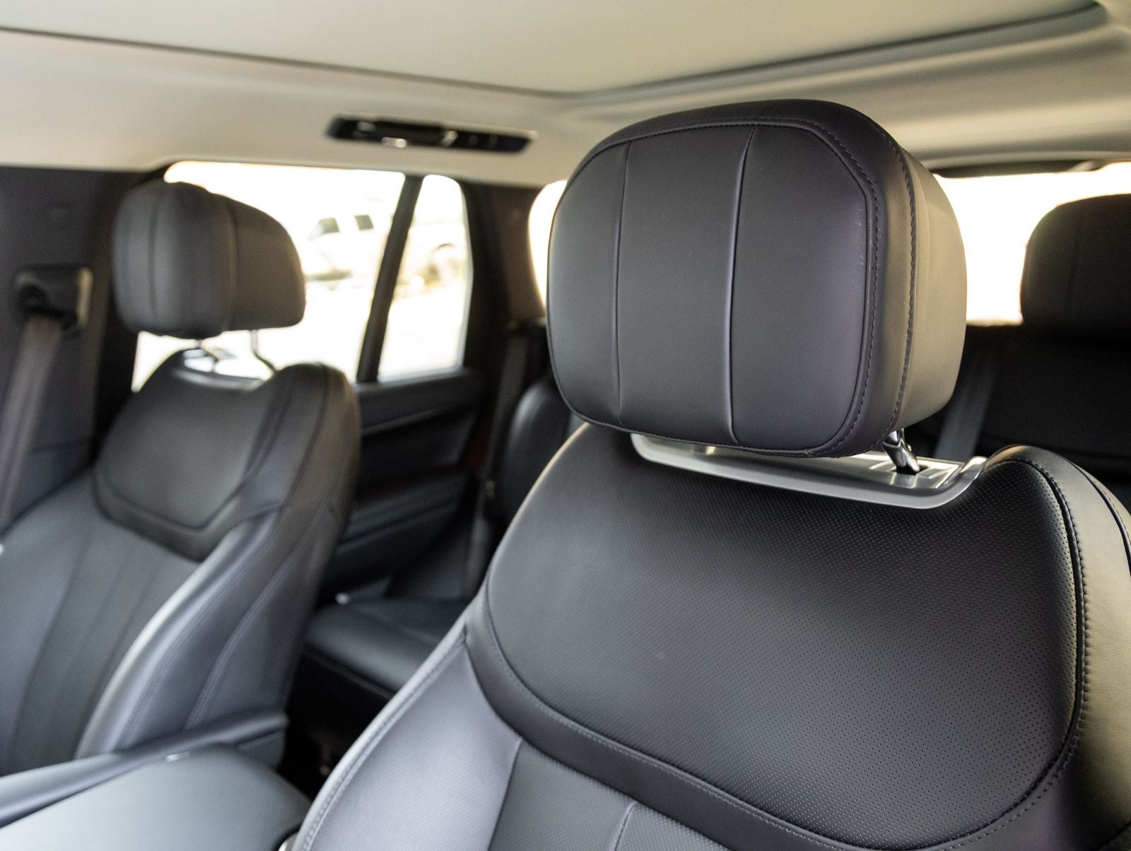 2025 Land Rover Range Rover Plug-In Hybrid SE