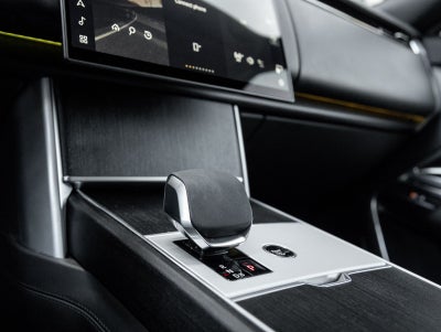 2025 Land Rover Range Rover Plug-In Hybrid SE