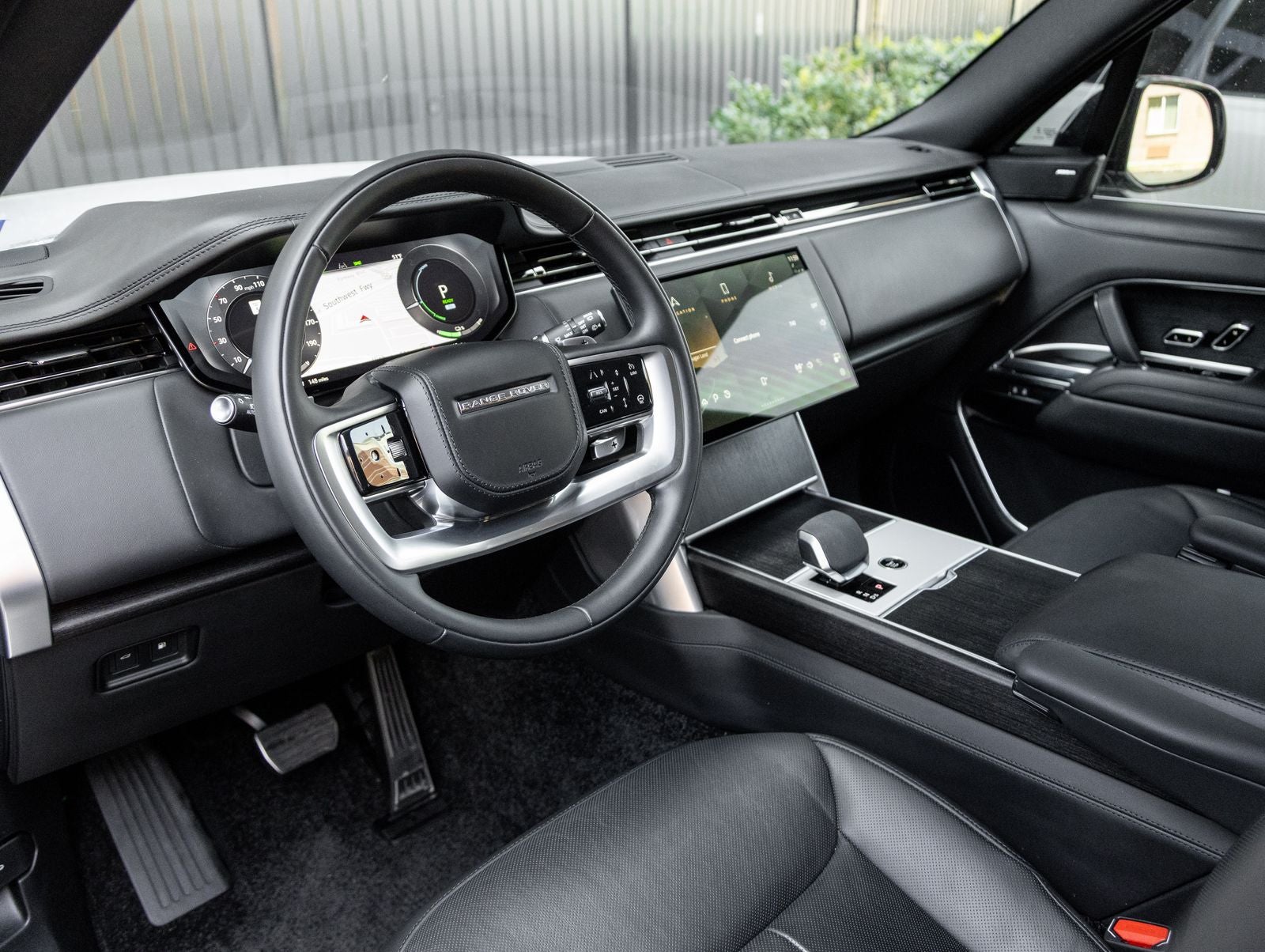 2025 Land Rover Range Rover Plug-In Hybrid SE