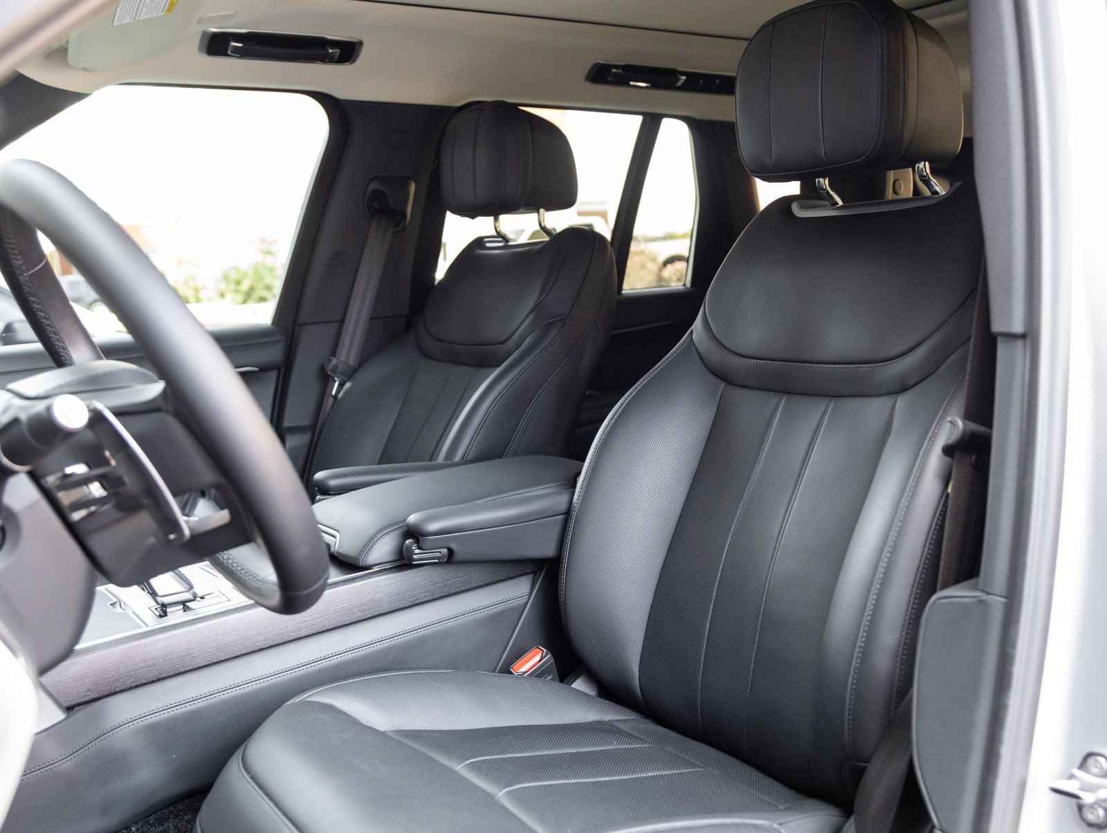 2025 Land Rover Range Rover Plug-In Hybrid SE