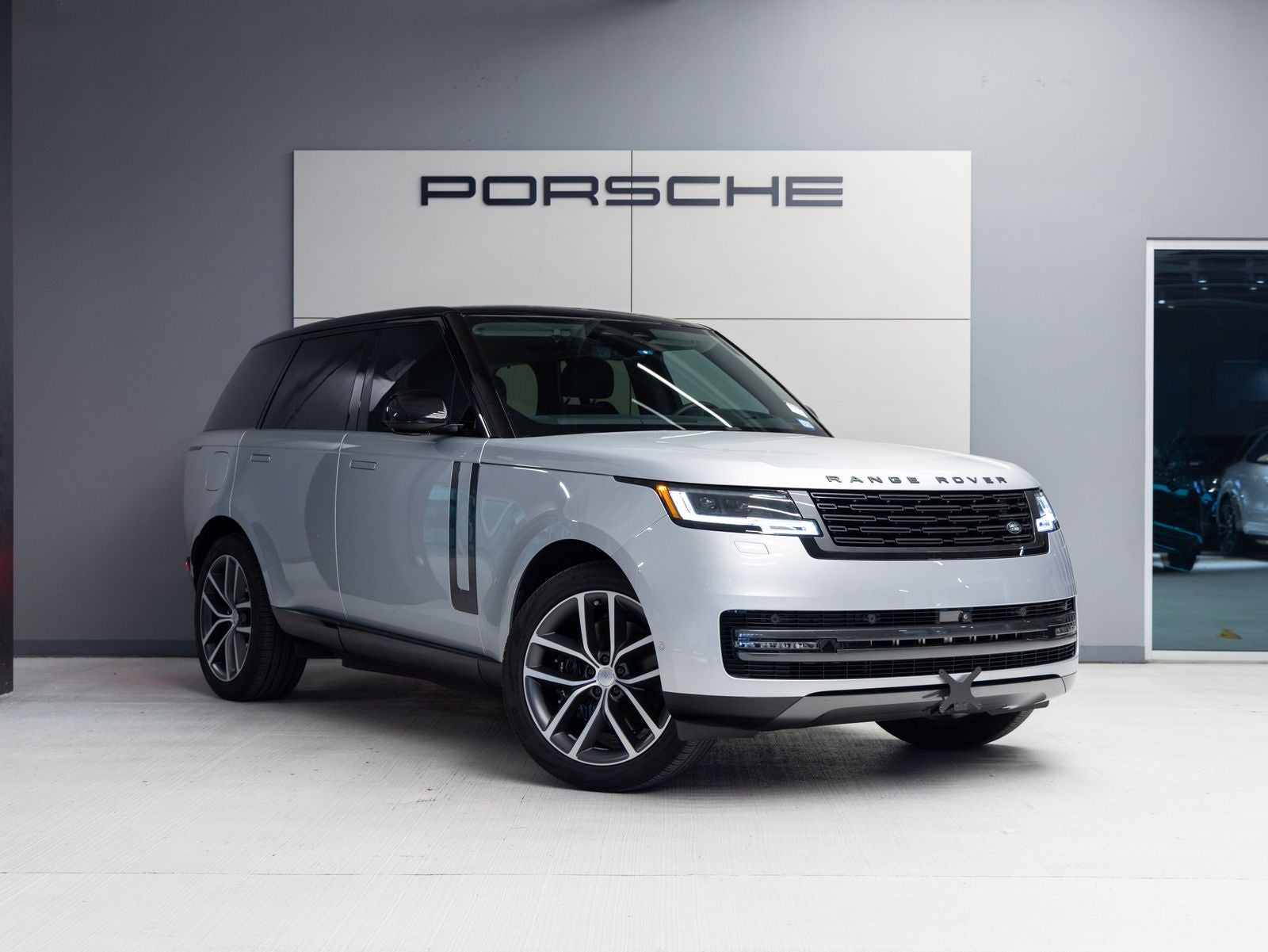 2025 Land Rover Range Rover Plug-In Hybrid SE