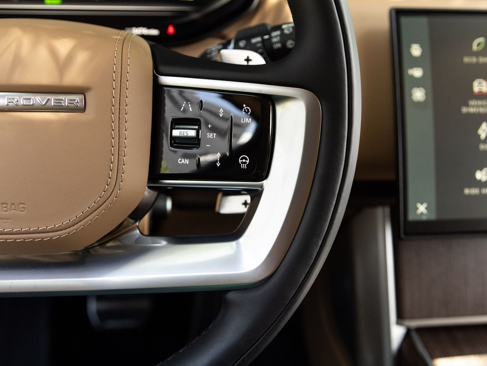 2026 Land Rover Range Rover Plug-In Hybrid SE