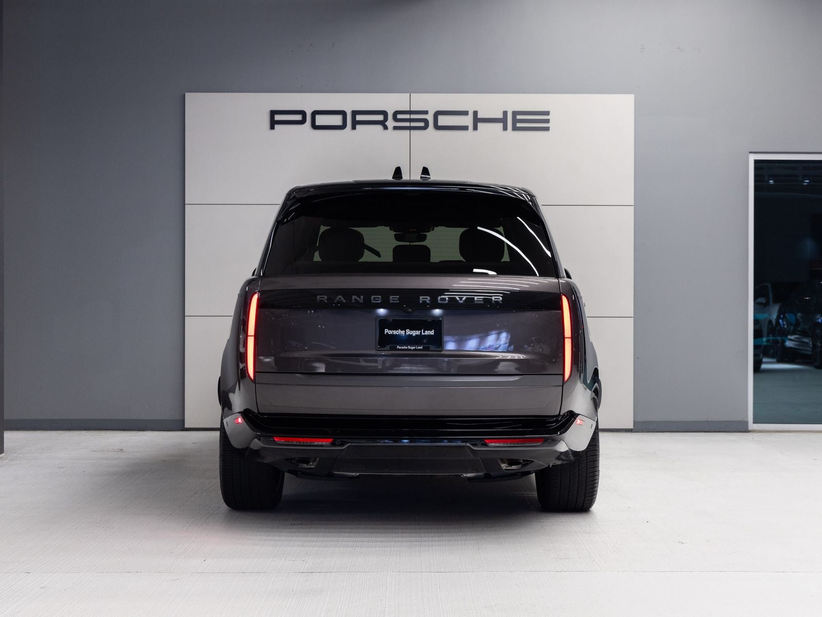 2026 Land Rover Range Rover Plug-In Hybrid SE