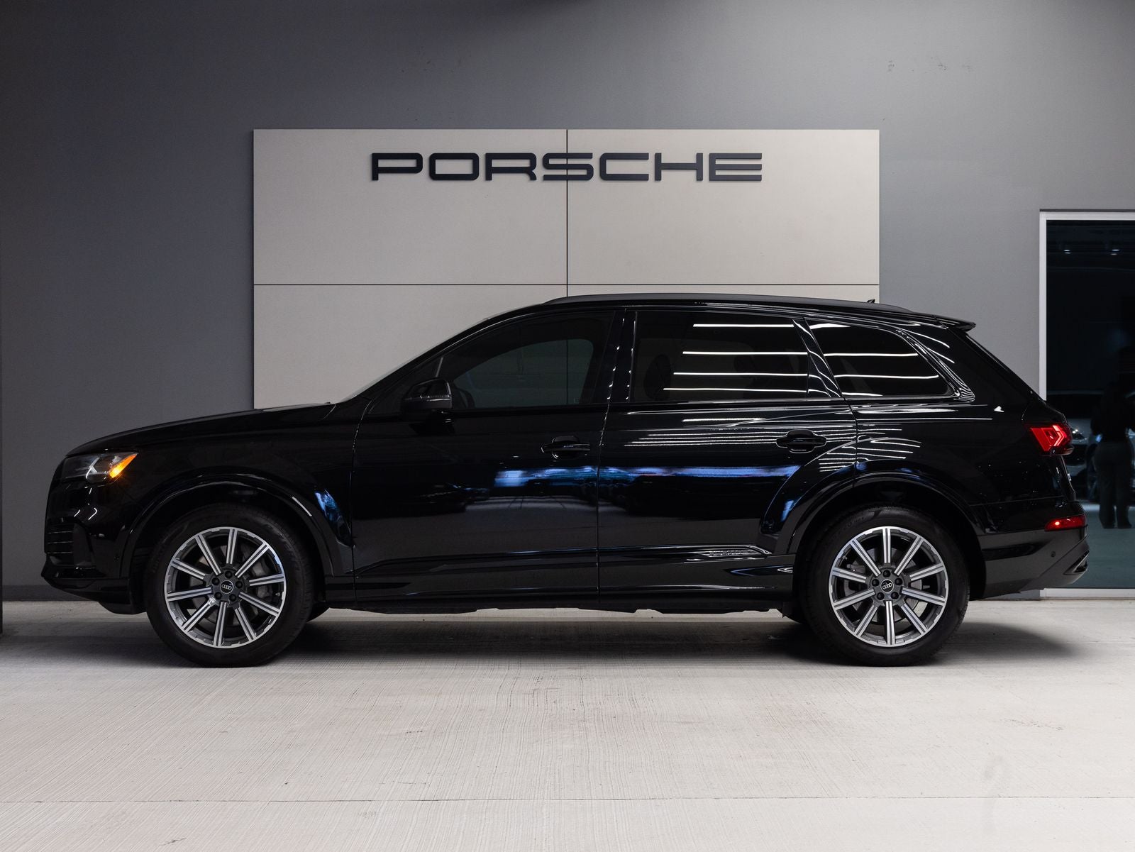 2022 Audi Q7 Premium Plus