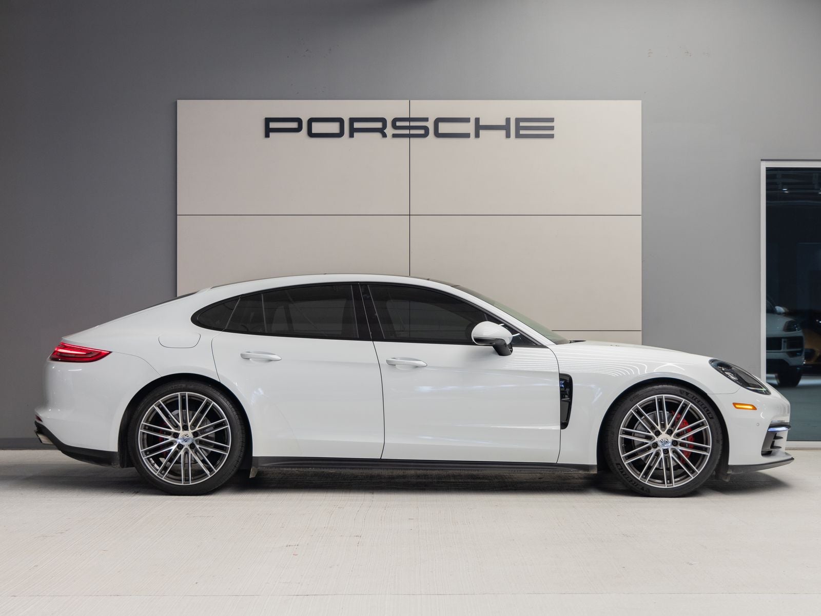 2018 Porsche Panamera Base