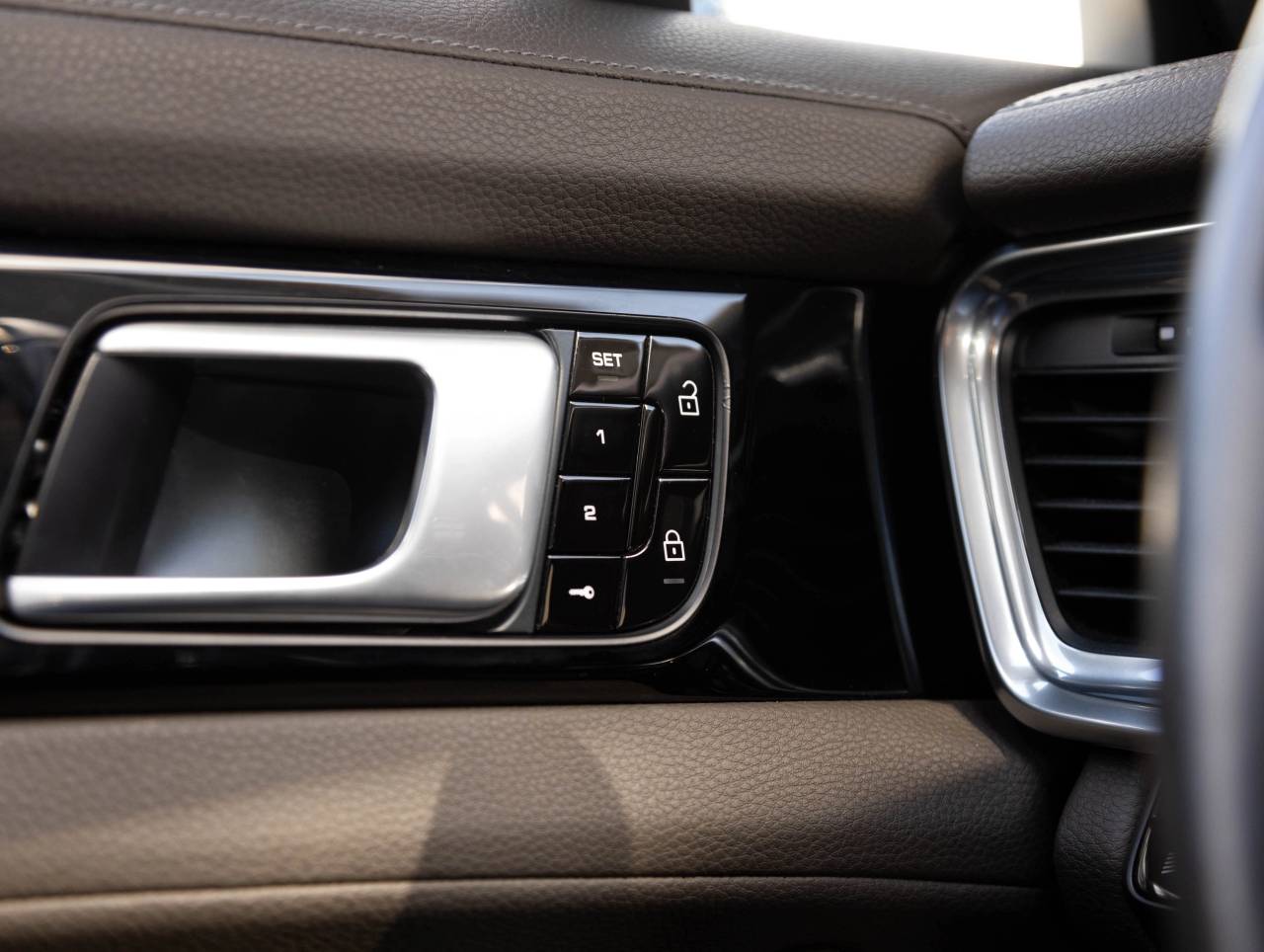 2020 Porsche Panamera Panamera