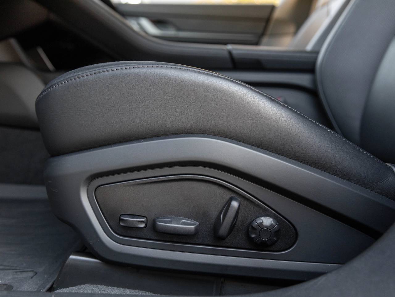 2025 Porsche Taycan Taycan 4