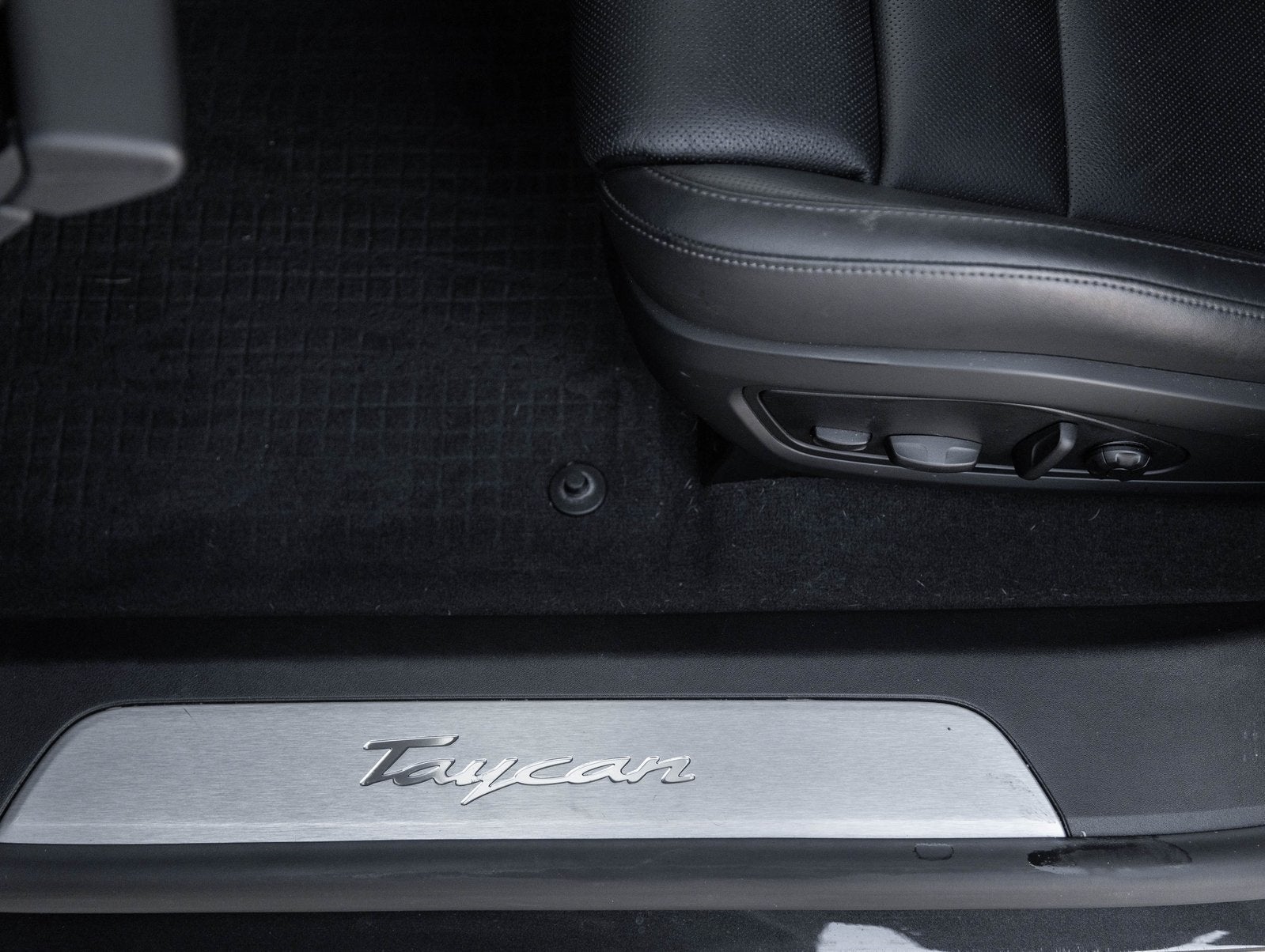 2025 Porsche Taycan Taycan