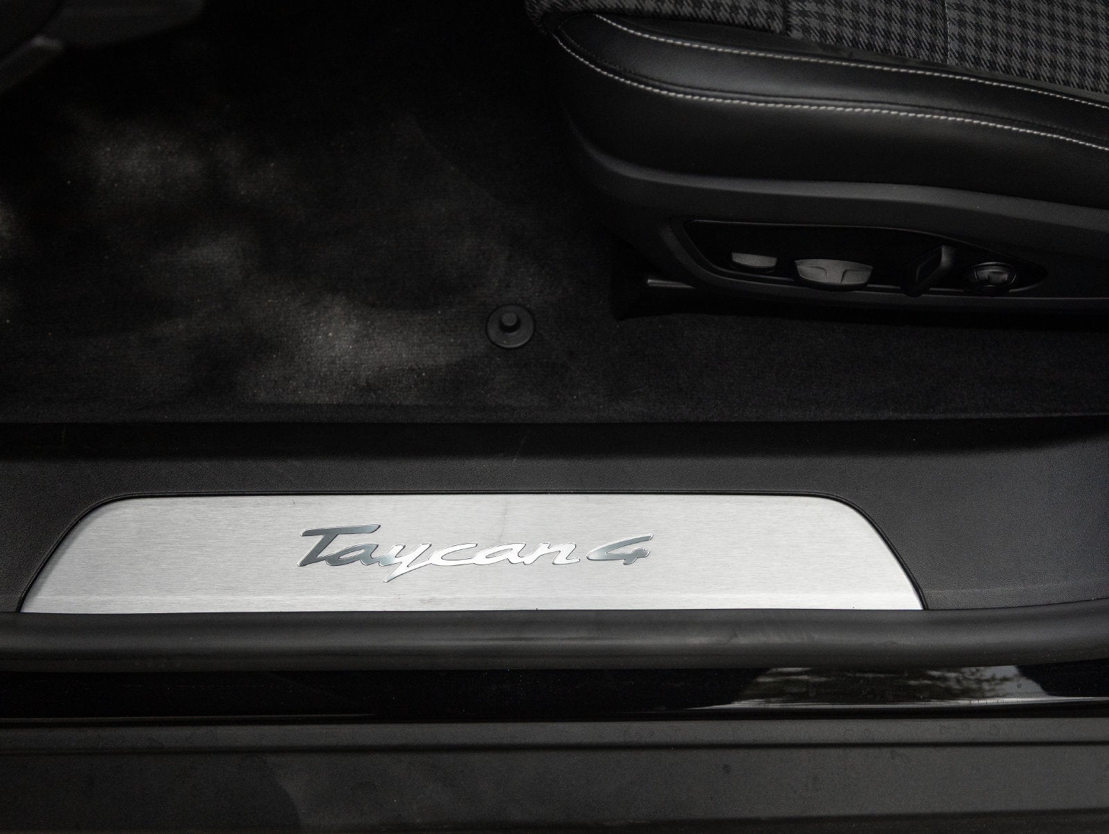 2025 Porsche Taycan Taycan 4