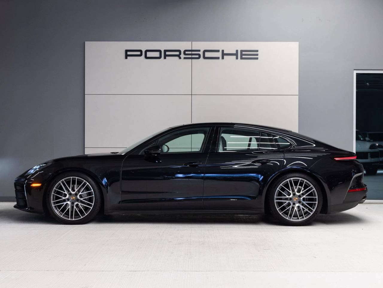 2024 Porsche Panamera 4