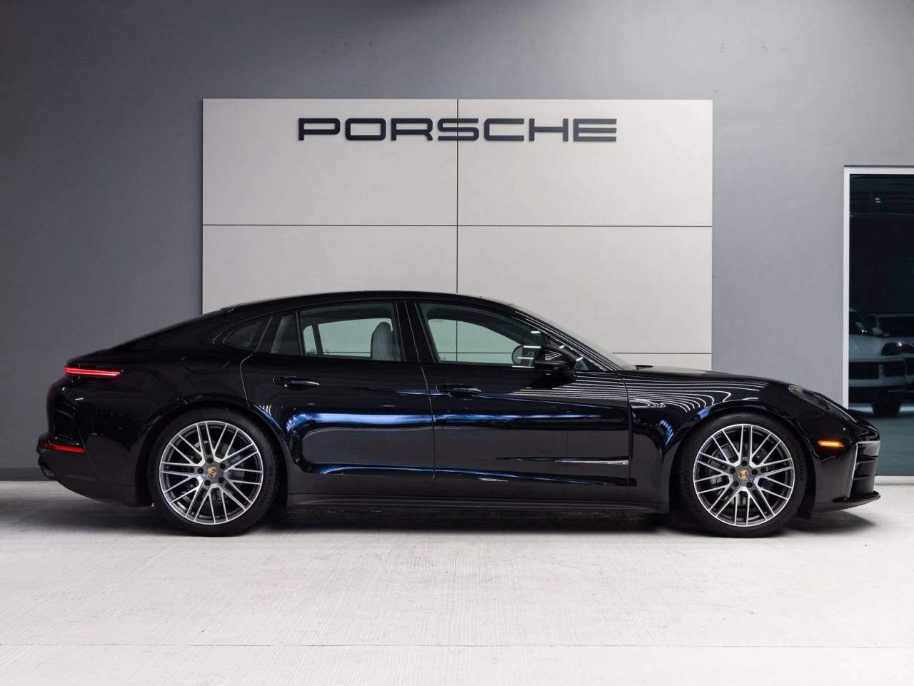 2024 Porsche Panamera 4