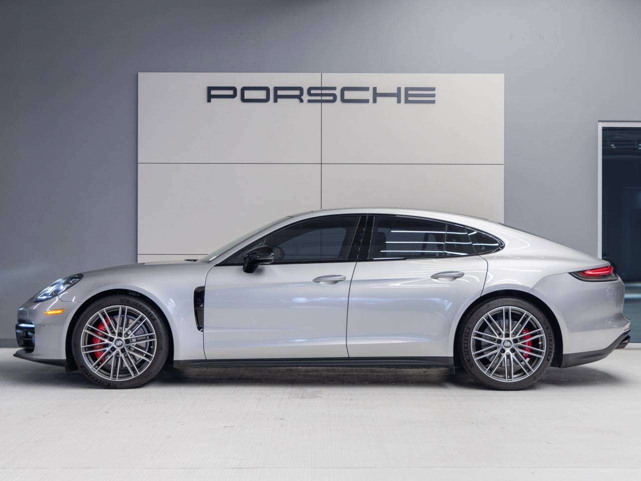 2023 Porsche Panamera Panamera 4S (MY23)