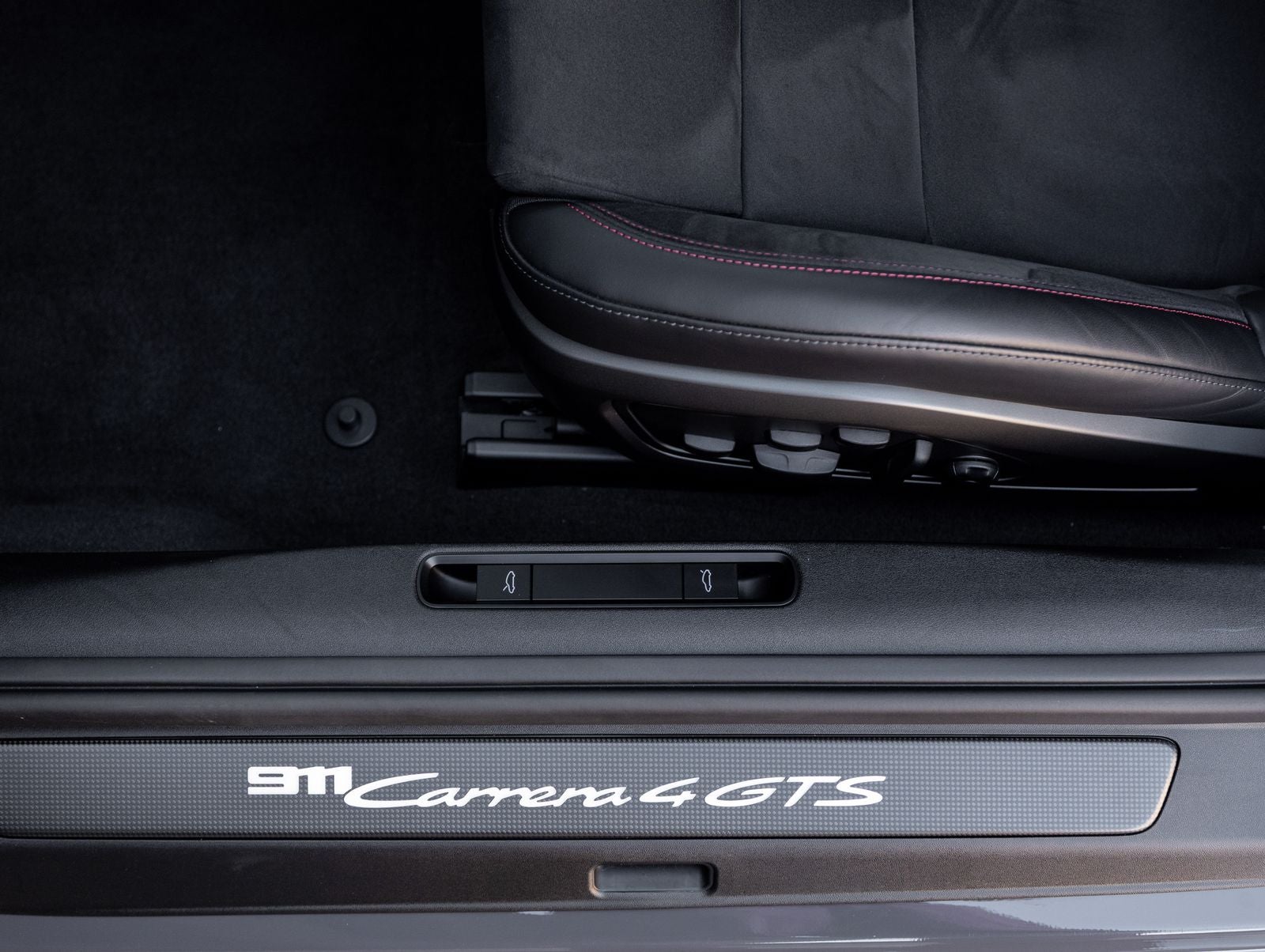 2025 Porsche 911 911 Carrera 4 GTS