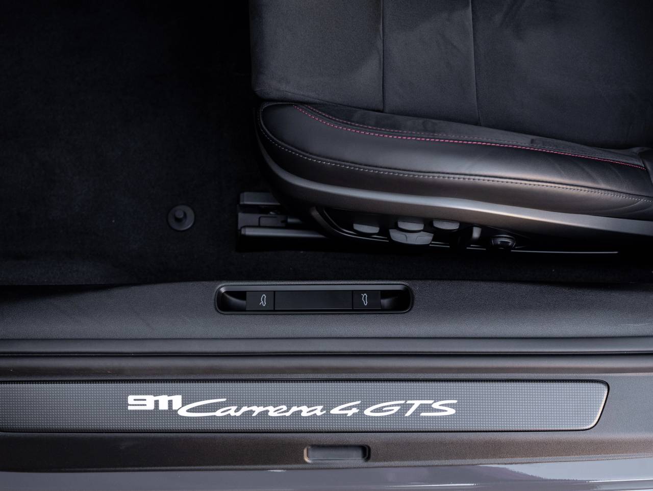 2025 Porsche 911 911 Carrera 4 GTS