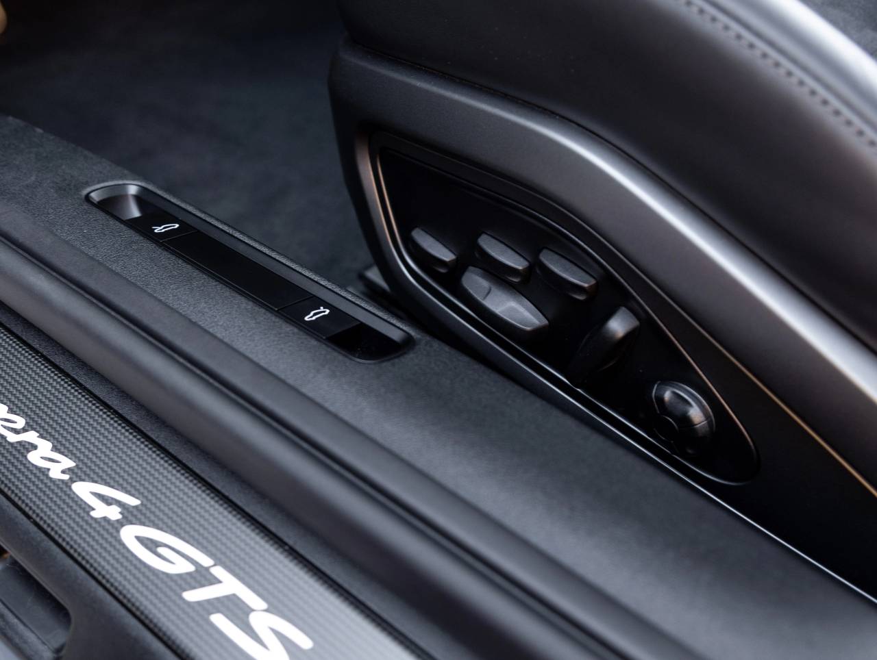 2025 Porsche 911 911 Carrera 4 GTS