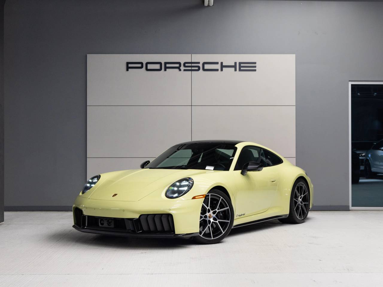 2025 Porsche 911 Carrera 4 GTS