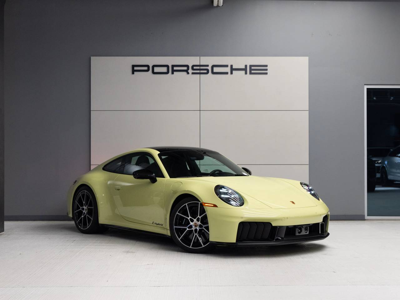 2025 Porsche 911 Carrera 4 GTS