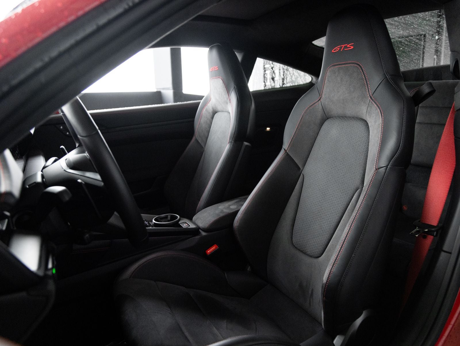 2025 Porsche 911 Carrera 4 GTS