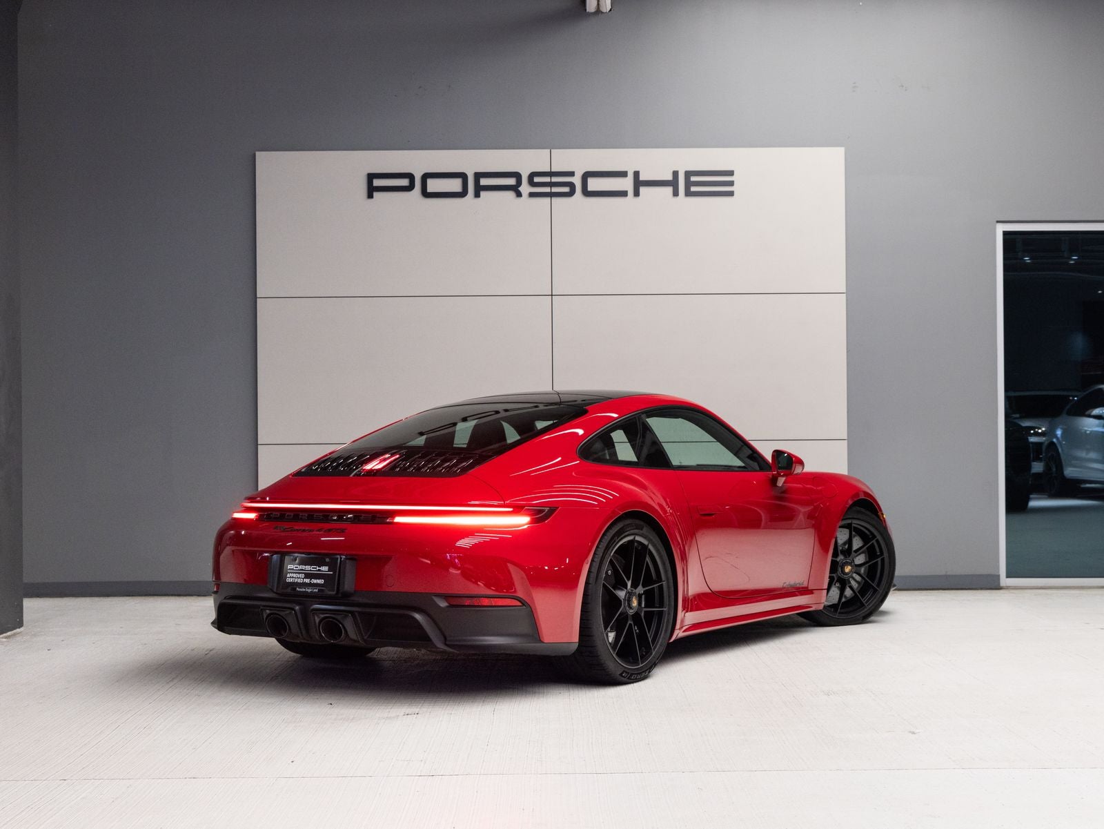2025 Porsche 911 Carrera 4 GTS