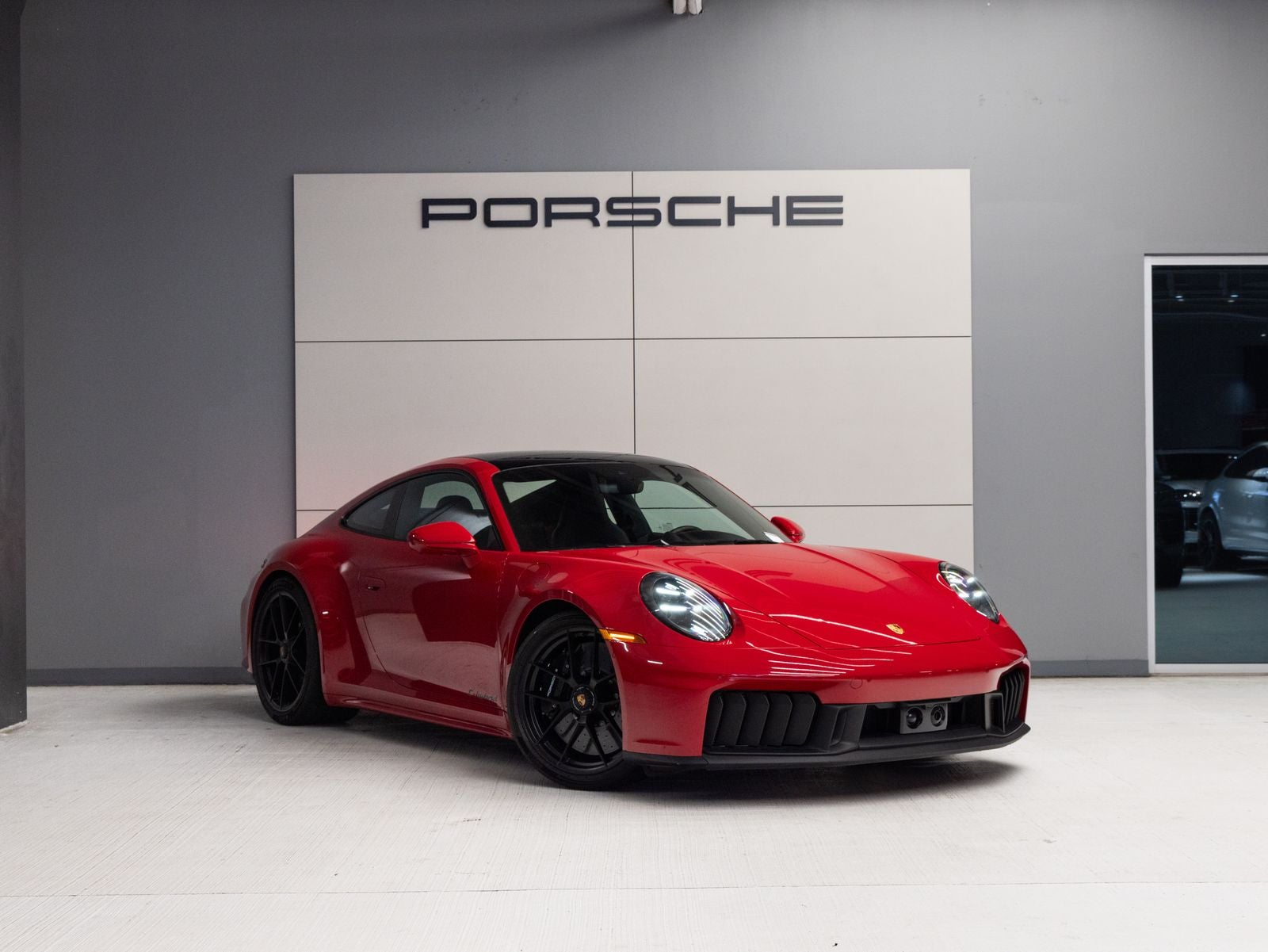 2025 Porsche 911 Carrera 4 GTS