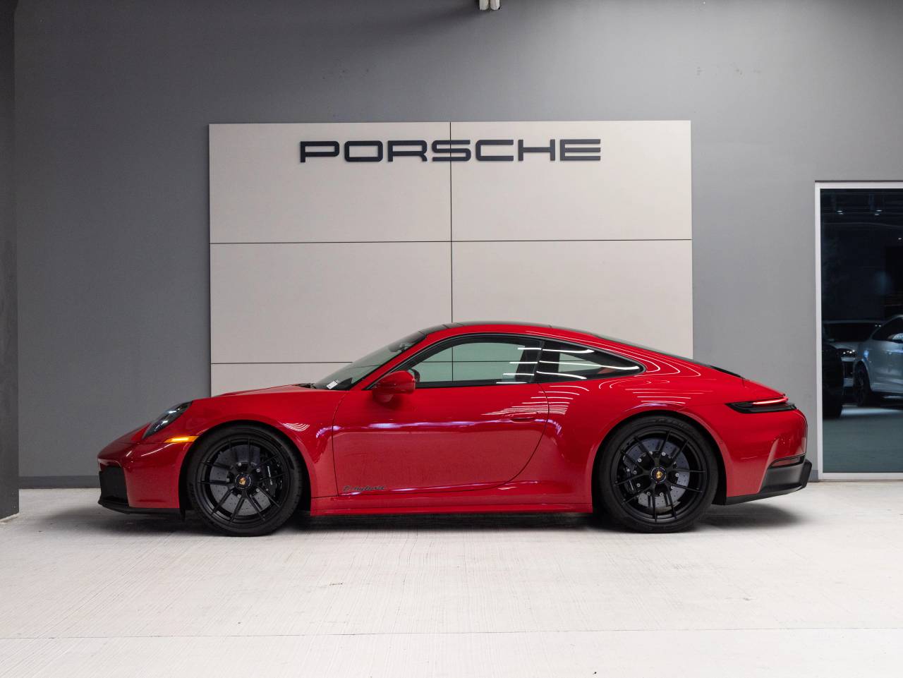 2025 Porsche 911 Carrera 4 GTS