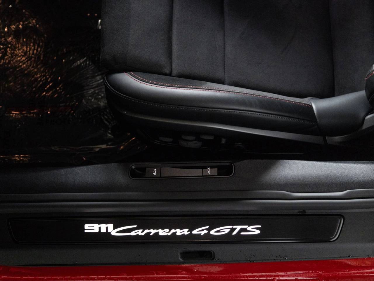 2025 Porsche 911 Carrera 4 GTS