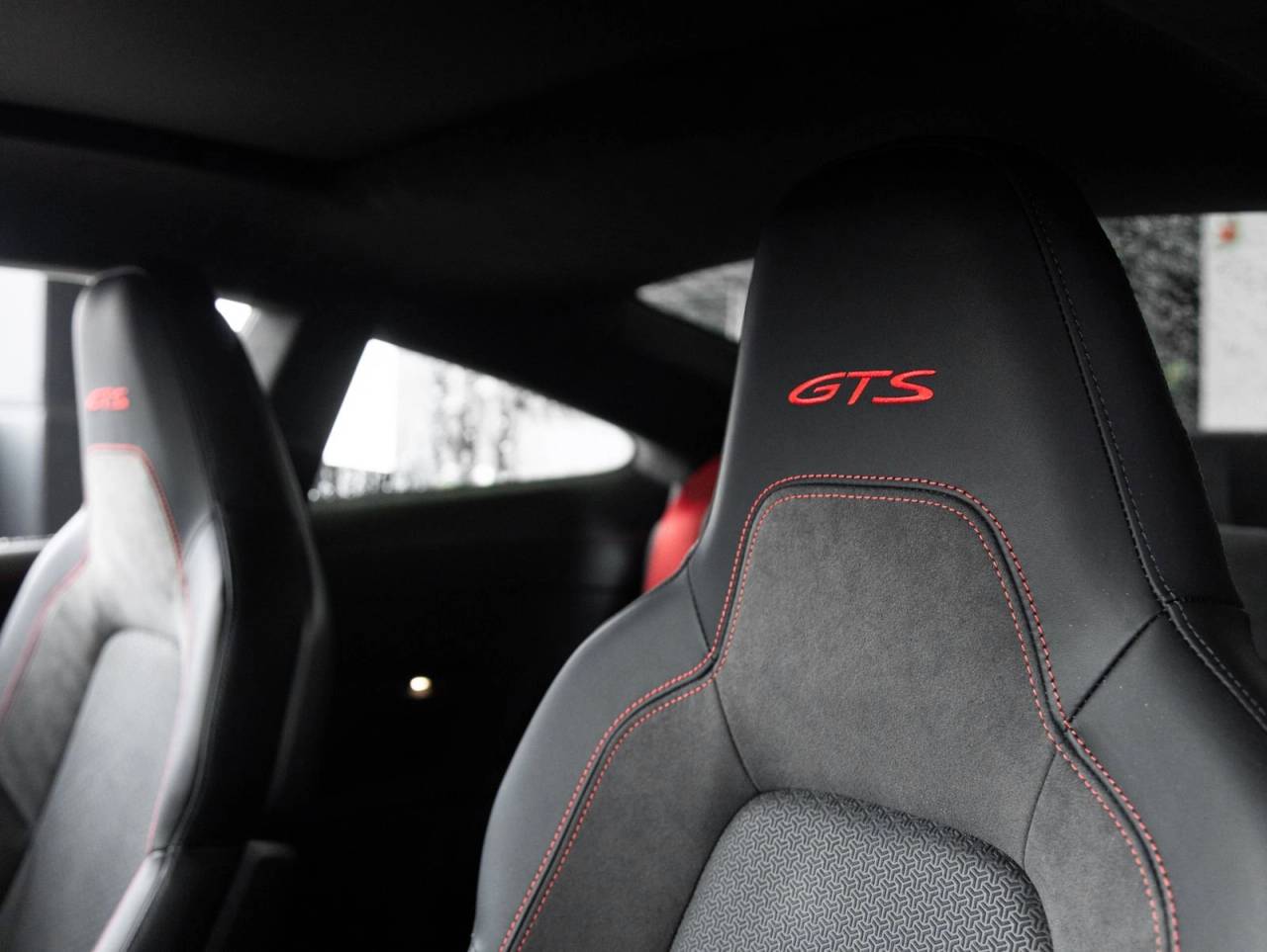 2025 Porsche 911 Carrera 4 GTS