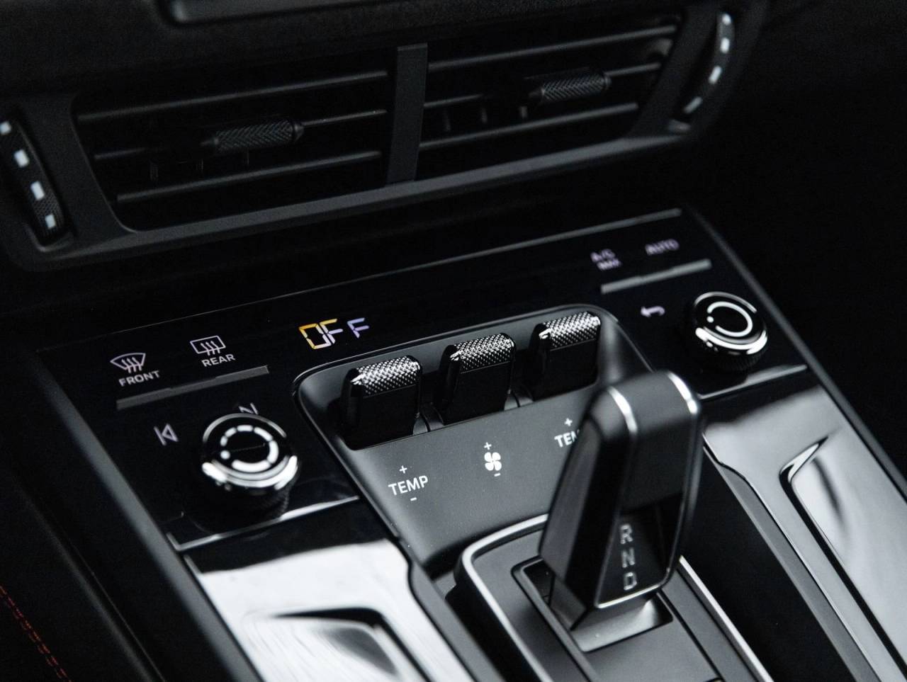 2025 Porsche 911 Carrera 4 GTS