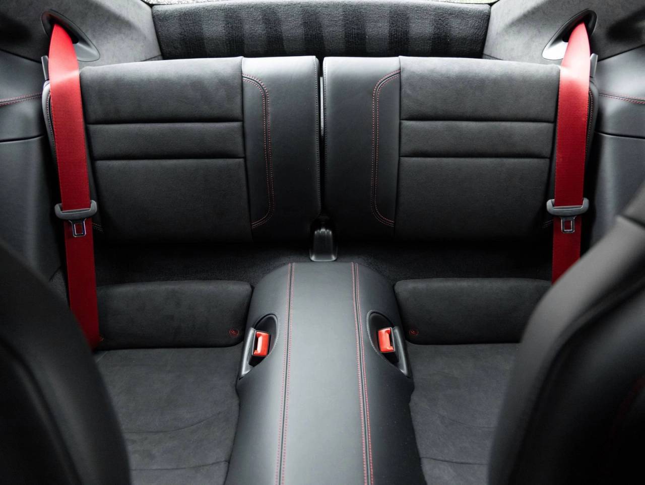 2025 Porsche 911 Carrera 4 GTS