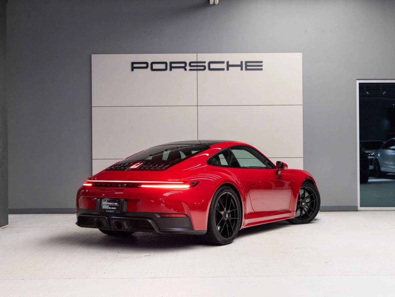 2025 Porsche 911 Carrera 4 GTS