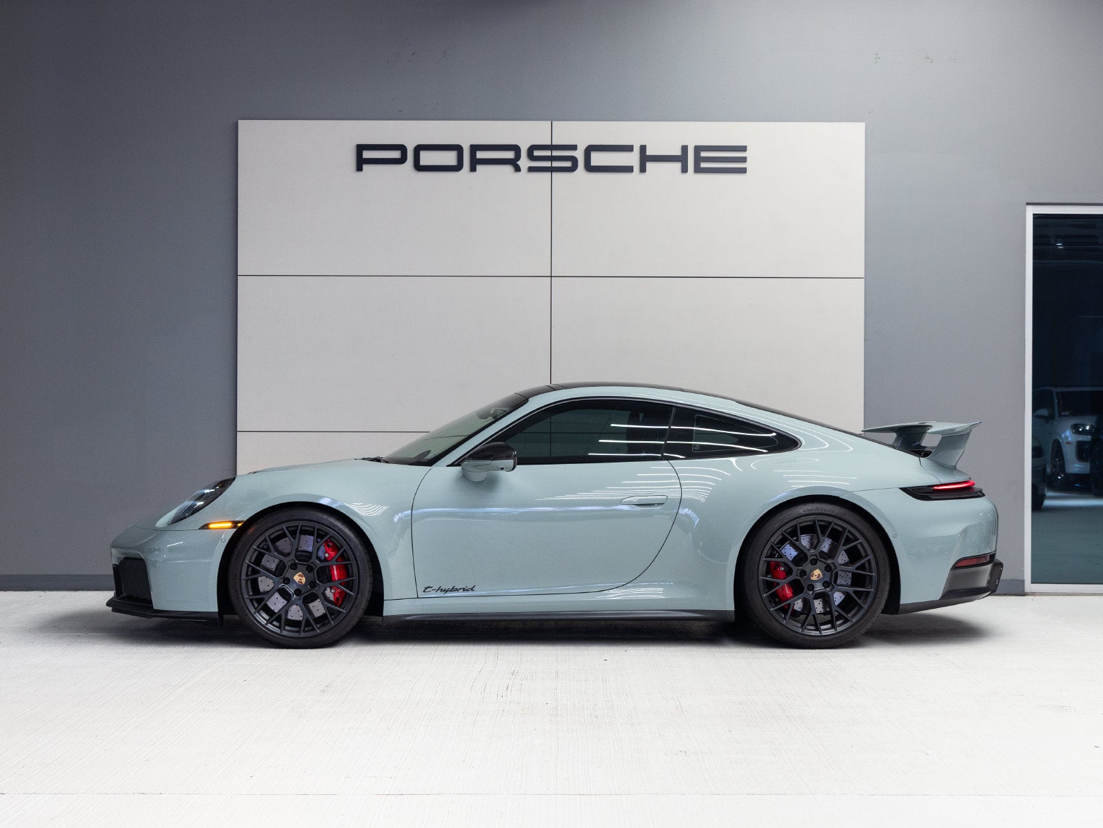 2025 Porsche 911 Carrera GTS