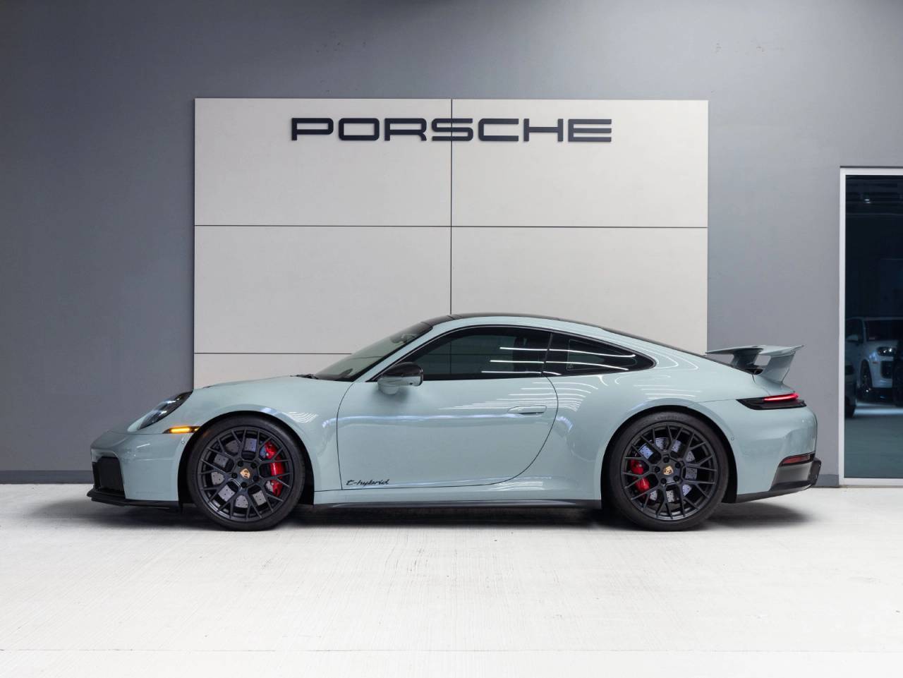2025 Porsche 911 911 Carrera GTS