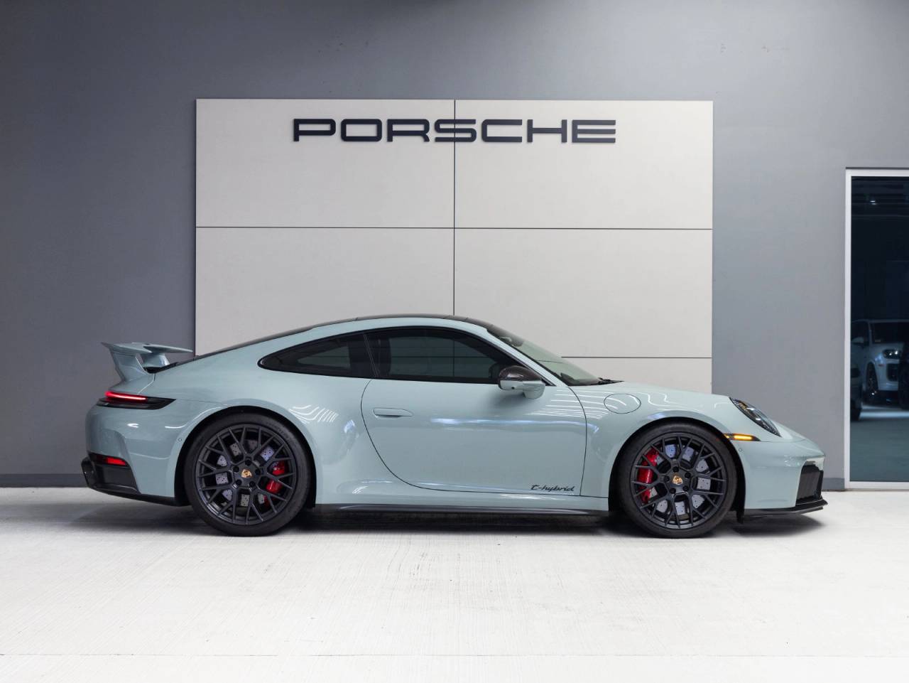 2025 Porsche 911 911 Carrera GTS