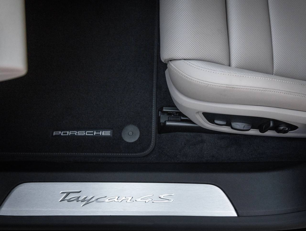 2026 Porsche Taycan 4S