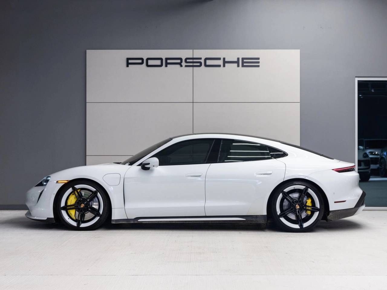 2020 Porsche Taycan Taycan Turbo