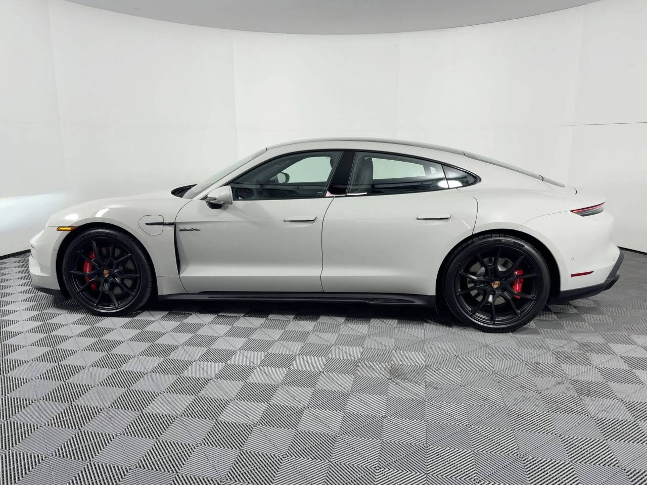 2026 Porsche Taycan GTS