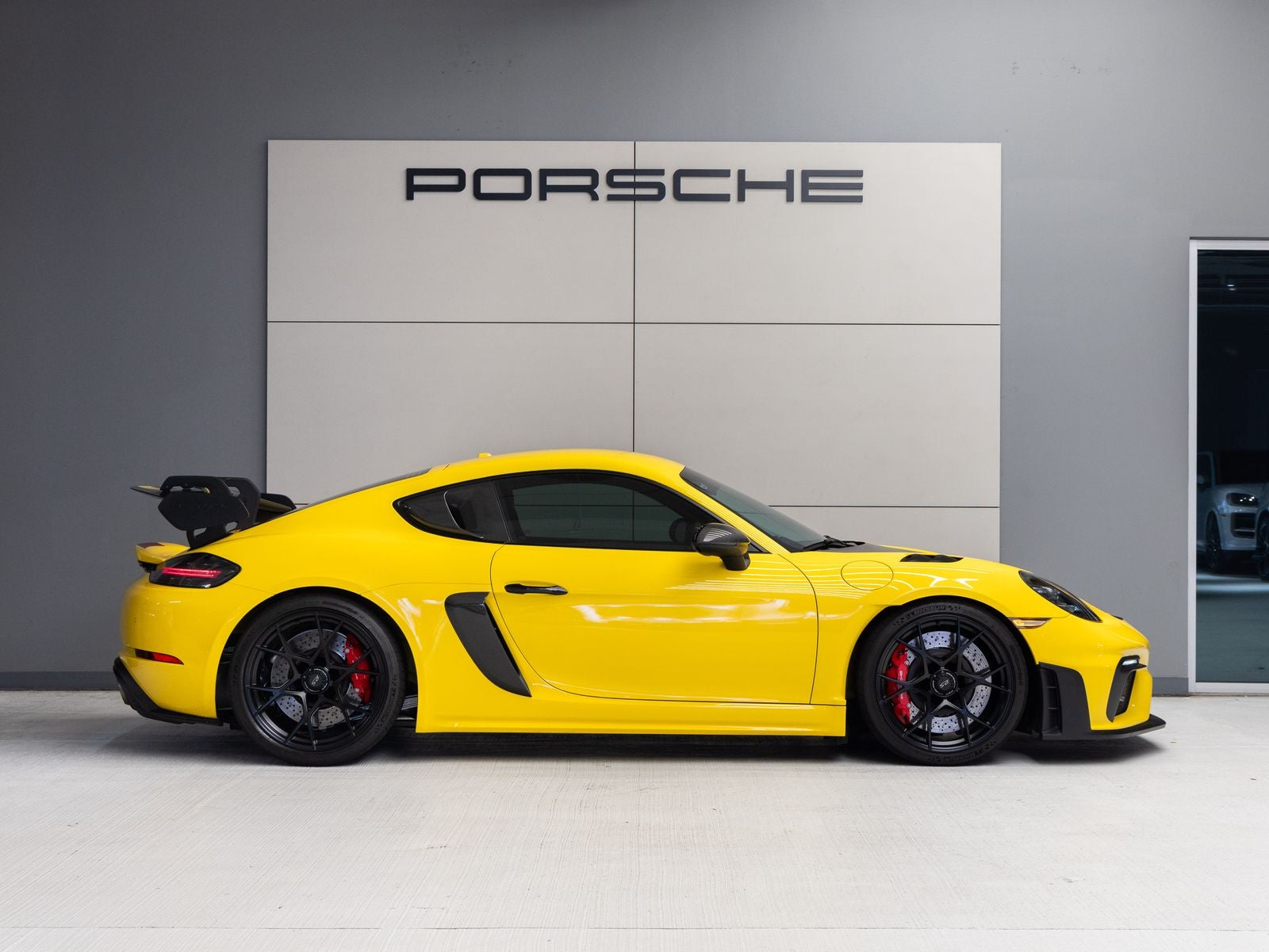 2024 Porsche 718 Cayman GT4 RS