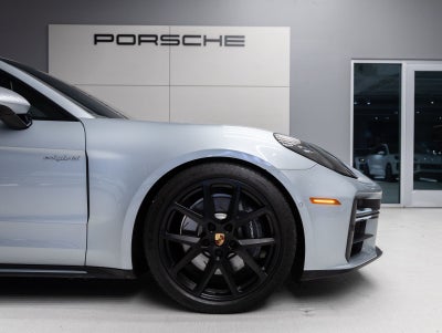 2025 Porsche Panamera 4 E-Hybrid