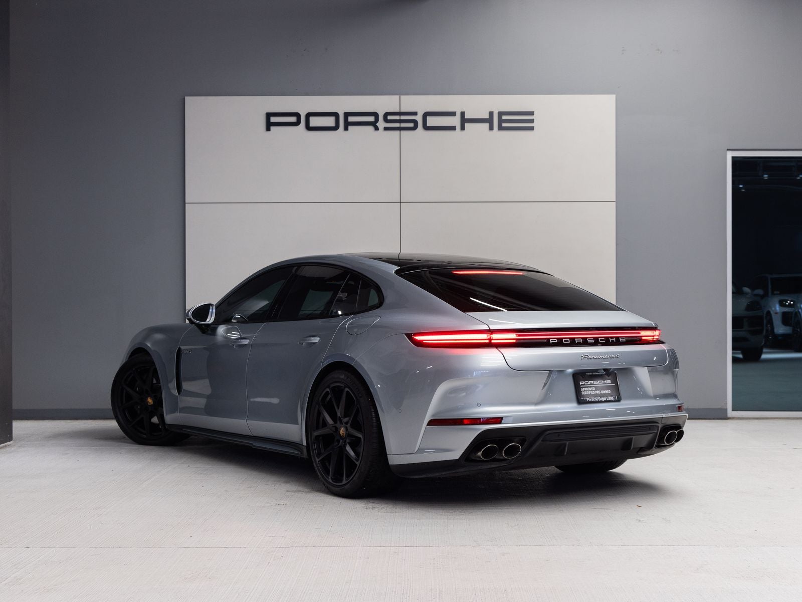 2025 Porsche Panamera 4 E-Hybrid