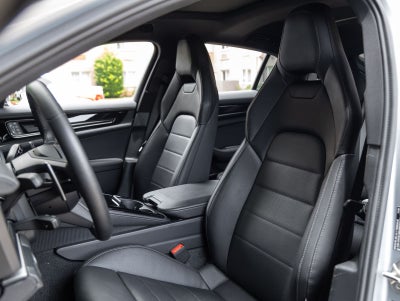 2025 Porsche Panamera 4 E-Hybrid