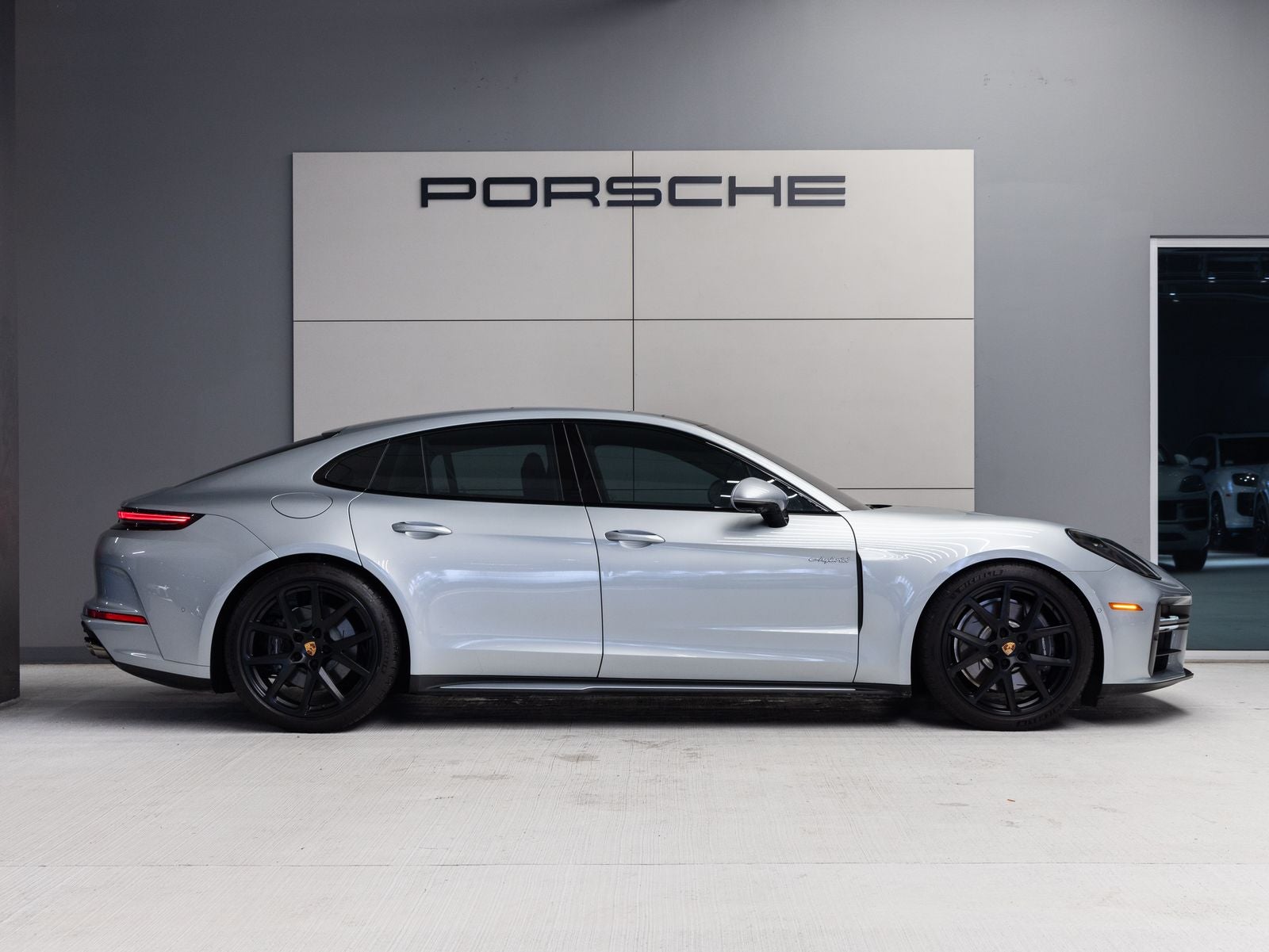 2025 Porsche Panamera 4 E-Hybrid