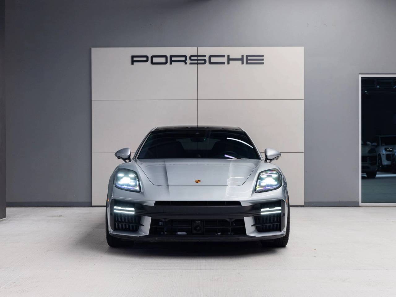 2025 Porsche Panamera 4 E-Hybrid