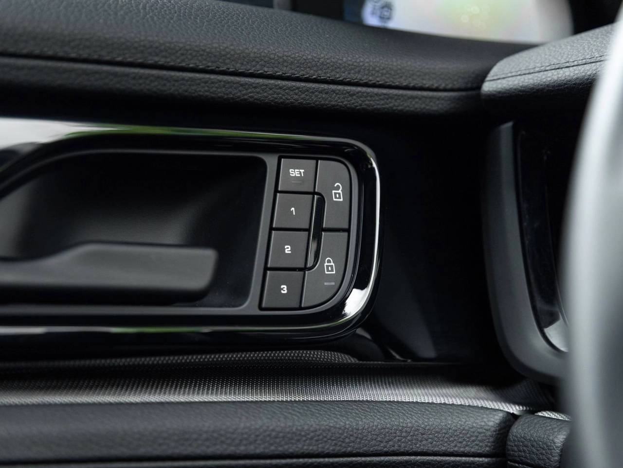 2025 Porsche Panamera 4 E-Hybrid