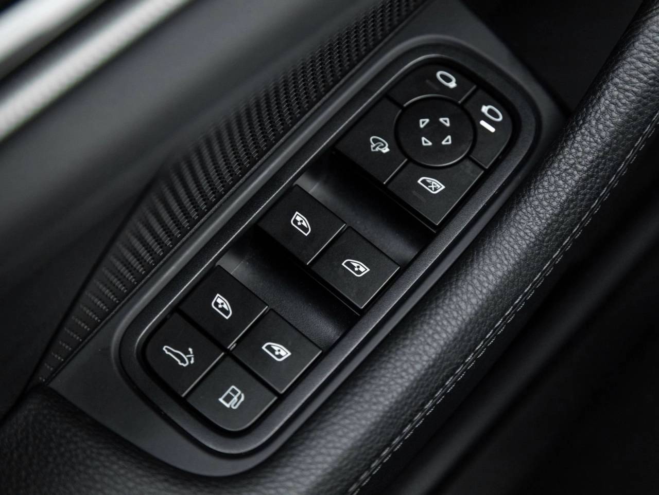 2025 Porsche Panamera 4 E-Hybrid